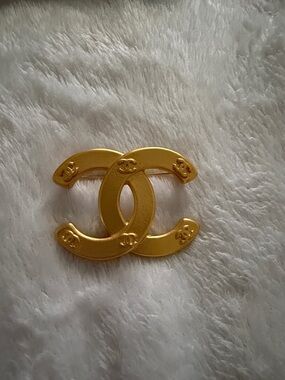 Chic Interlocking Gold-Tone Brooch - Designer Inspired